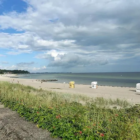 Ruhige Terrassenwohnung In Strandnaehe Fuer Bis Zu 4 Personen דירה *